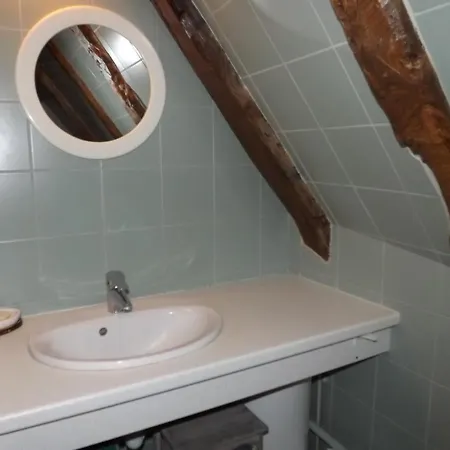 Charmante Maison De Campagne Avec Jardinet, Proche Lac Et Activites, Ideale Pour Des Vacances Paisibles - Fr-1-742-88 Crandelles